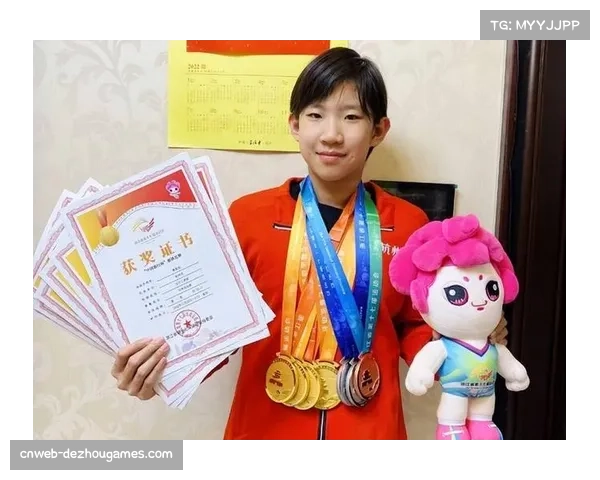 12岁小将破纪录 青少年跳水锦标赛展现非凡实力 12岁小将破纪录 青少年跳水锦标赛展现非凡实力